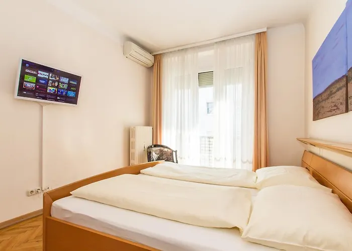- Cav Hotel Vienne