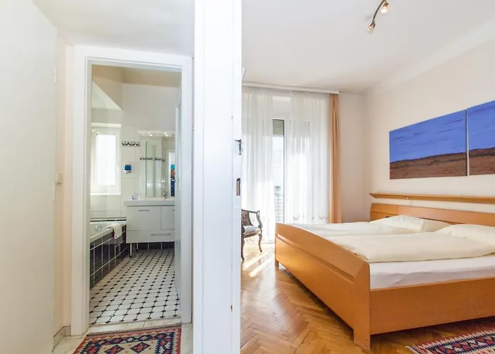 - Cav Hotel Vienne
